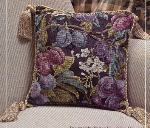 Free cross-stitch pattern for pillow "Prunes"